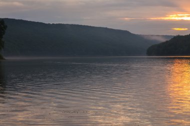 Sahilde güzel bir gün batımı