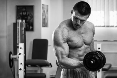 Gücü eğitim profesyonel sporcu spor salonunda