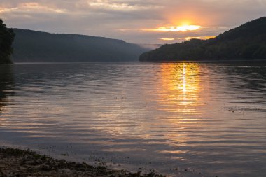 Sahilde güzel bir gün batımı