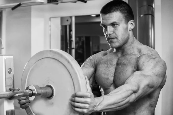 Strength training professional athlete in the gym — Stock Photo, Image