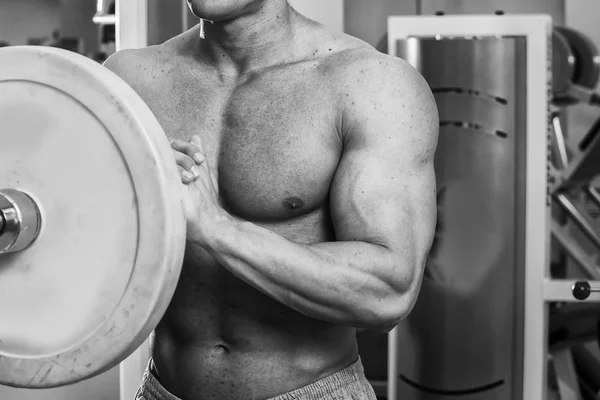 Allenamento di forza atleta professionista in palestra — Foto Stock