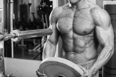 Gücü eğitim profesyonel sporcu spor salonunda