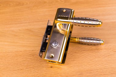 Güzel kapı hırdavatı