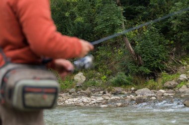 Yaz aylarında dağ nehir balıkçılık