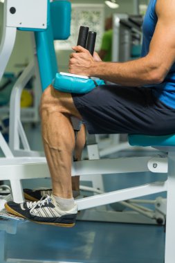 Gücü eğitim profesyonel sporcu spor salonunda