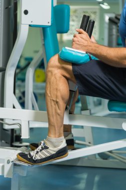 Gücü eğitim profesyonel sporcu spor salonunda