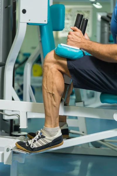 Treinamento de força atleta profissional no ginásio — Fotografia de Stock