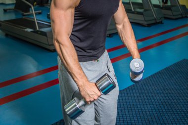 Gücü eğitim profesyonel sporcu spor salonunda