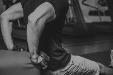 Gücü eğitim profesyonel sporcu spor salonunda