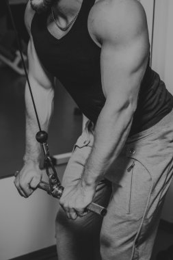 Gücü eğitim profesyonel sporcu spor salonunda