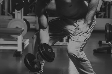 Gücü eğitim profesyonel sporcu spor salonunda