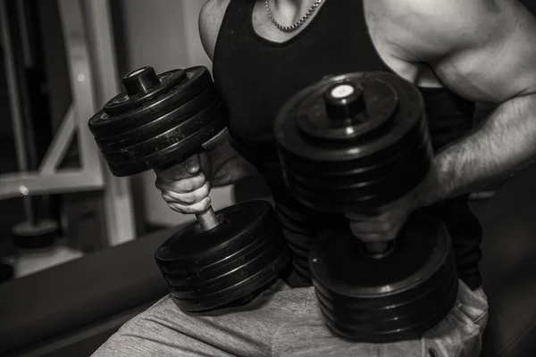 Treinamento de força atleta profissional no ginásio — Fotografia de Stock