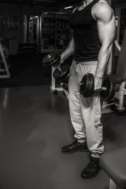 Gücü eğitim profesyonel sporcu spor salonunda