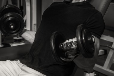 Gücü eğitim profesyonel sporcu spor salonunda