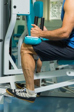 Gücü eğitim profesyonel sporcu spor salonunda