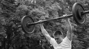 Atlet basın bar sokakları alır