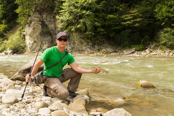 Yaz aylarında dağ nehir balıkçılık