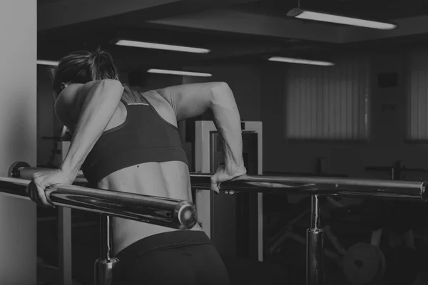 Beautiful girl takes exercises in the gym — Stock Photo, Image