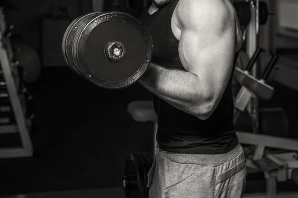 Sterkte opleiding professionele atleet in de sportschool — Stockfoto