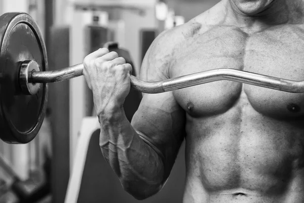 Allenamento di forza atleta professionista in palestra — Foto Stock