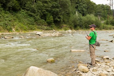 Yaz aylarında dağ nehir balıkçılık