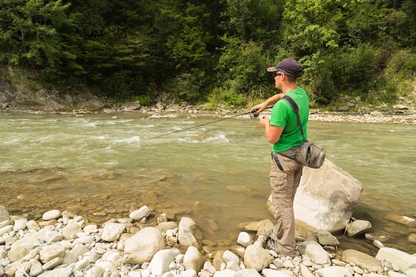 Yaz aylarında dağ nehir balıkçılık