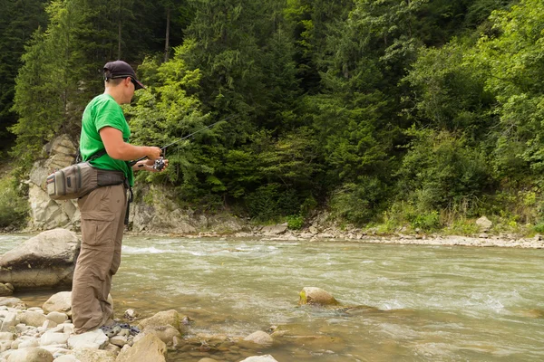 Yaz aylarında dağ nehir balıkçılık