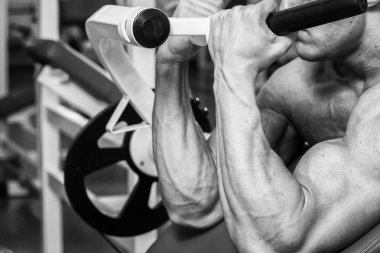 Gücü eğitim profesyonel sporcu spor salonunda