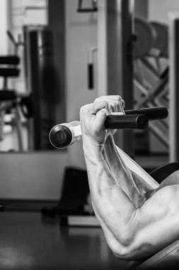 Gücü eğitim profesyonel sporcu spor salonunda