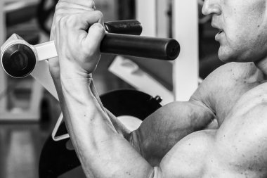 Gücü eğitim profesyonel sporcu spor salonunda