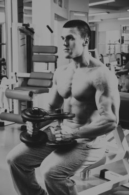 Gücü eğitim profesyonel sporcu spor salonunda