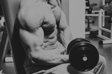 Gücü eğitim profesyonel sporcu spor salonunda