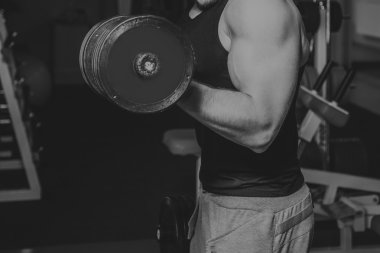 Gücü eğitim profesyonel sporcu spor salonunda