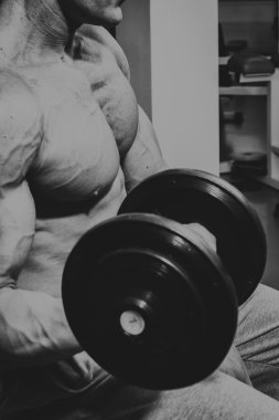 Gücü eğitim profesyonel sporcu spor salonunda