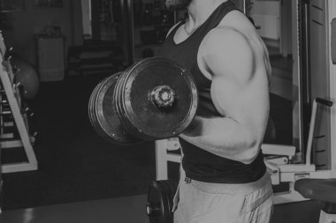 Gücü eğitim profesyonel sporcu spor salonunda