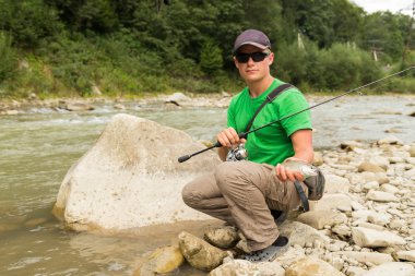 Yaz aylarında dağ nehir balıkçılık