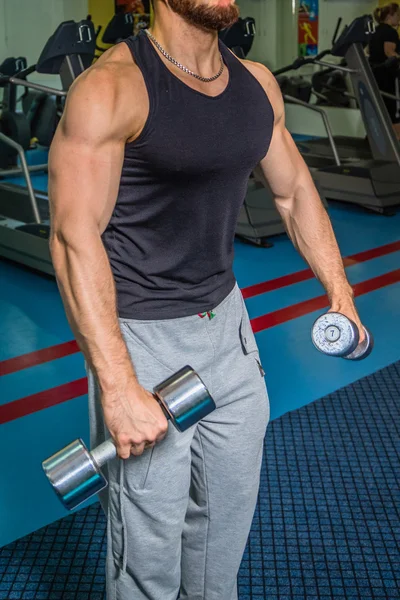 Gücü eğitim profesyonel sporcu spor salonunda