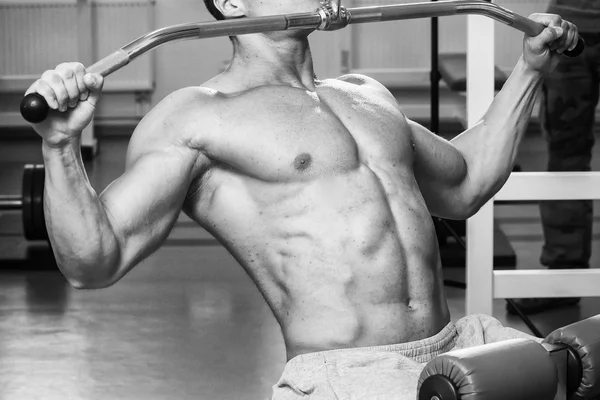 Gücü eğitim profesyonel sporcu spor salonunda