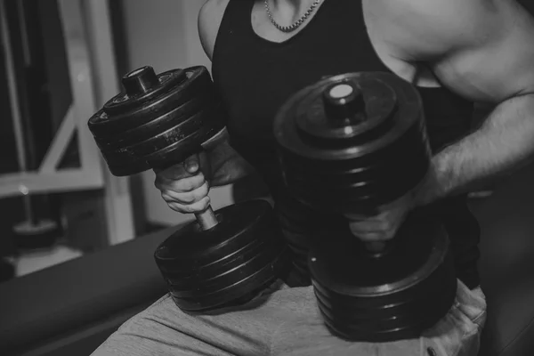 Strength training professional athlete in the gym — Stock Photo, Image