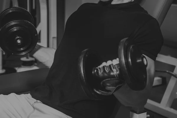 Treinamento de força atleta profissional no ginásio — Fotografia de Stock