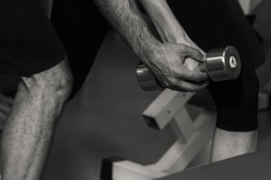 Müşterek eğitim salonunda genç Çift