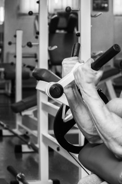 Gücü eğitim profesyonel sporcu spor salonunda