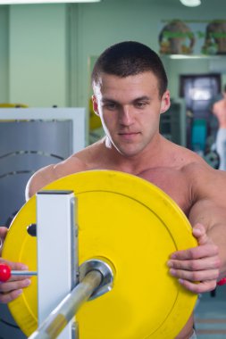 Gücü eğitim profesyonel sporcu spor salonunda