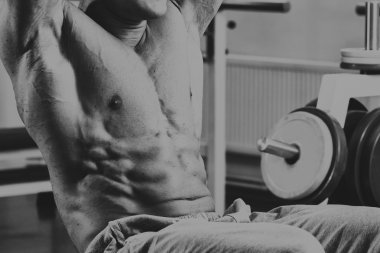 Gücü eğitim profesyonel sporcu spor salonunda