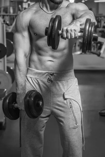 Gücü eğitim profesyonel sporcu spor salonunda