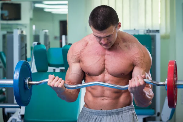 Gücü eğitim profesyonel sporcu spor salonunda