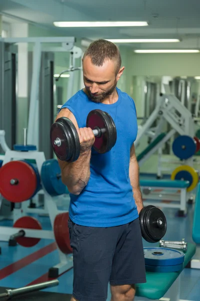 Gücü eğitim profesyonel sporcu spor salonunda