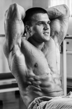 Gücü eğitim profesyonel sporcu spor salonunda