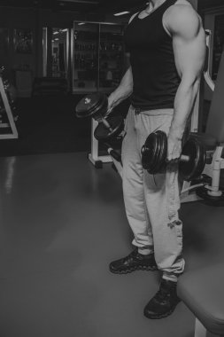 Gücü eğitim profesyonel sporcu spor salonunda