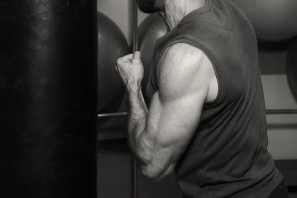 Treinamento de força atleta profissional no ginásio — Fotografia de Stock